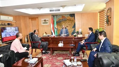 محافظ الفيوم يناقش الاستعدادات والرؤى المنهجية لتنظيم 