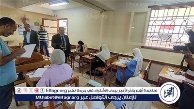 طلاب وطالبات الثانوية العامة يؤدون امتحان اللغة الأجنبية الثانية فى أسيوط 