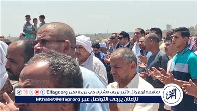 مشهد جنائزي مهيب.. أهالي سوهاج يشيّعون مدير العلاقات العامة بحضور نائب المحافظ