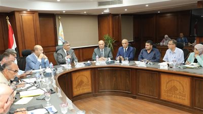 محافظ الجيزة يعقد اجتماعًا موسعًا لمتابعة آليات تنفيذ الخطة الاستثمارية
