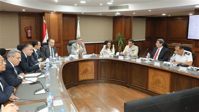 محافظ الجيزة يعقد أولى اجتماعات اللجنة التيسيرية لتطوير منطقة الكيت كات