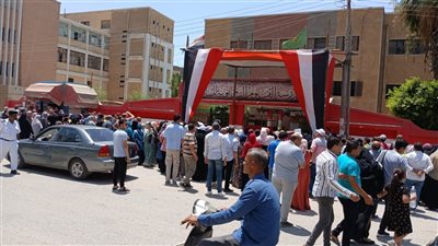 اللجان الامتحانية تفتح أبوابها لاستقبال طلاب الثانوية العامة لأداء امتحاني الفيزياء والتاريخ