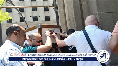 وصول جثمان والد تامر عبد المنعم لمسجد عمر مكرم