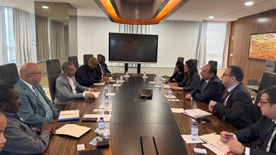 وزير قطاع الأعمال يعقد مباحثات رفيعة المستوى مع وزراء أنجوليين لتعزيز التعاون الاقتصادي