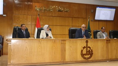 محافظ القليوبية يناقش خطة ترشيد الكهرباء وتطوير الخدمات للمواطنين