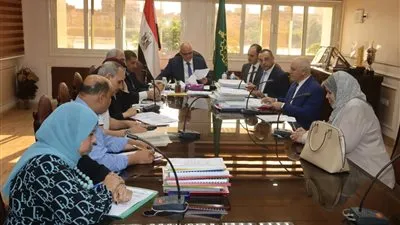 محافظ القليوبية يترأس اجتماع لجنة اختيار القيادات لشغل وتجديد عدد من الوظائف القيادية