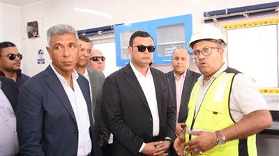وزير الإسكان ومحافظ القليوبية يتفقدان محطة مياه نوب طحا ومحطة معالجة صرف صحي القشيش بمركز شبين القناطر