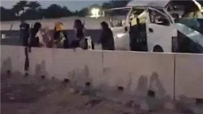 مصرع فتاة وإصابة 17.. الصور الأولى من موقع