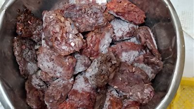 ضبط طن لحوم غير صالحة للاستهلاك الآدمي في القليوبية - صور