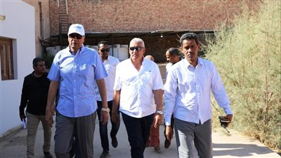 محافظ أسوان يتفقد الحملة الميكانيكية بأبو الريش لإستيعاب 100 سيارة