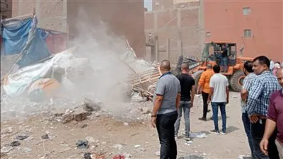 إزالة وإخلاء مخازن مخالفة تشكل خطرًا على سلامة المواطنين بالجيزة