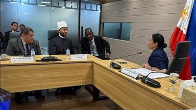 وزير الأوقاف يلتقي وزيرة التجارة والصناعة بدولة الفلبين