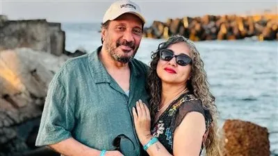 بهذه الطريقه.. علي الحجار يحتفل بعيد زواجه 