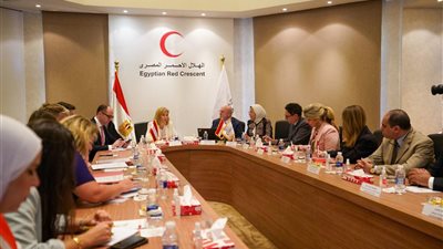 وزيرة خارجية النمسا تزور الهلال الأحمر وتشيد بدعمه لغزة والسودان