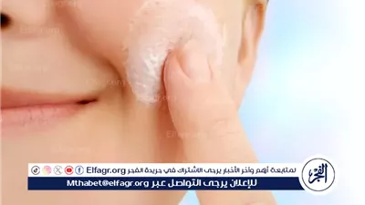 صيف قاسٍ على البشرة الدهنية الحساسة.. كيف تحمين وجهك من أشعة الشمس الحارقة؟