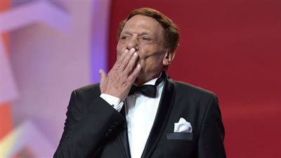 غياب مفاجئ للزعيم عن ليلة العمر.. زفاف حفيده يشعل الوسط الفني!