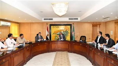 محافظ الفيوم يترأس اجتماع اللجنة الدائمة لدراسة طلبات المشروعات الاستثمارية ببحيرة قارون
