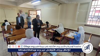 طلاب الثانوية العامة يؤدون امتحان الرياضيات البحتية في أسيوط 