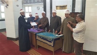 أوقاف الفيوم يكرم الشيخ عمار ويدعو الأئمة للتنافس في التميز