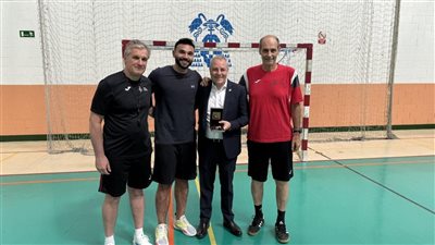 ممثلا للعرب وآسيا.. الكويتي علي الخضر يشارك في دورة دولية لكرة اليد بإسبانيا