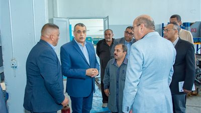 خلال زيارة مفاجئة.. وزير الدولة للإنتاج الحربي يتفقد خطوط الإنتاج بشركة هليوبوليس للصناعات الكيماوية