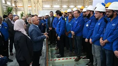  وزير الصناعة والنقل يفتتح مصنع لإنتاج الزجاج الهندسي.. ويضع حجر الأساس لمصنع جديد لإنتاج ثلاجات وديب فريزر 