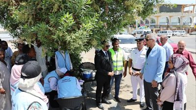 محافظ أسوان يتفقد أحد الأكمنة المتحركة للكشف المخدرات بموقف الأقاليم