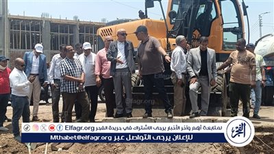 صور.. محافظ الأقصر تابع إصلاح كسر خط الصرف الصحي بنجع الشيخ ويوجه بتغيير المواسير لأخرى