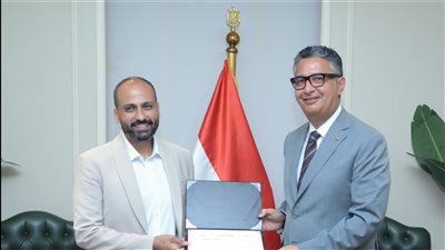 وزير التموين يكرم صاحب أفضل فكرة بتتبع السلع الغذائية