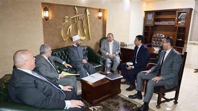 وزير الأوقاف يعقد اجتماعًا مع هيئة الأوقاف
