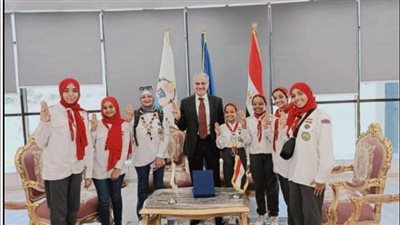 فريق شباب بدر يكرم رئيس جامعة أسوان لدعمه المتواصل للأنشطة الشبابية والتوعوية