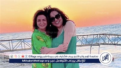 برفقة شقيقتها.. إلهام شاهين تستمتع بإجازتها الصيفية في الساحل