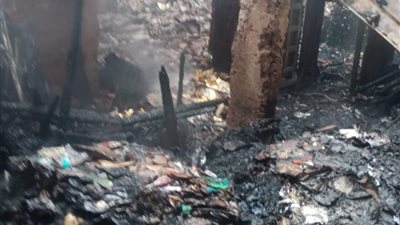 السيطرة على حريق هائل شب في مخزن كرتون بمدينة الخصوص