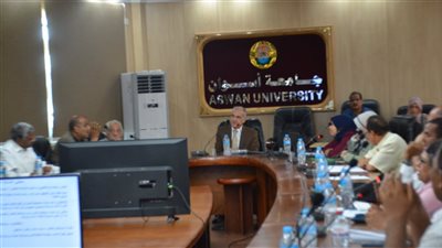 رئيس جامعة أسوان: استمرار الأنشطة الطلابية في الصيف ودعم التميز في البحث والابتكار