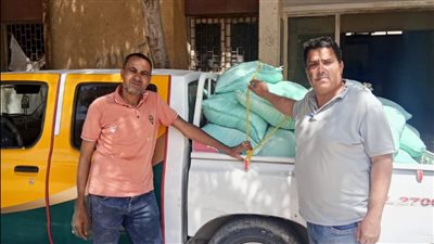 ضبط 15 طنًا من الدقيق المدعم و825 بطاقة تموين و18 ألف عبوة مستحضرات تجميل مجهولة المصدر بالجيزة