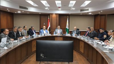محافظ الجيزة يترأس اجتماع مجلس إدارة الجهاز التنفيذي لمشروع استهلاك الطرق