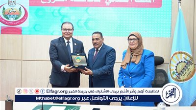 محافظ مطروح ورئيس “الاعتماد والرقابة الصحية يناقشان جاهزية المنشآت الصحية للاعتماد من GAHAR