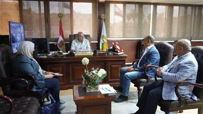 محافظ الغربية ورئيس «مصر للغزل والنسيج» يبحثان مستجدات تطوير الشركة بالمحلة الكبرى
