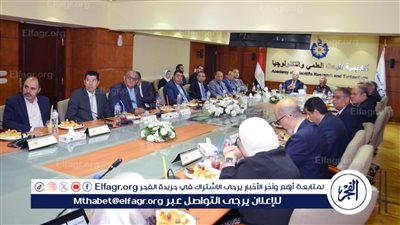 رئيس جامعة المنصورة يُشارك في اجتماع مجلس أكاديمية البحث العلمي ويهنِّئ الفائزين بجوائز الدولة