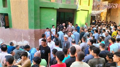 طوخ تودع ضحيتي لقمة العيش في جنازة مهيبة