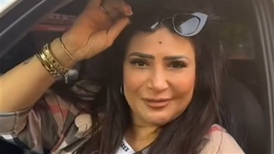 بهذه الطريقة.. بدرية طلبة تستعرض سيارتها الجديدة 