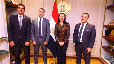 وزيرة التضامن تكرّم 