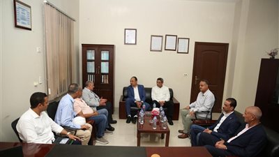وزير قطاع الأعمال يلتقي محافظ السويس وبرلمانيين خلال زيارة للشركة المصرية لبلوكات الأنود 