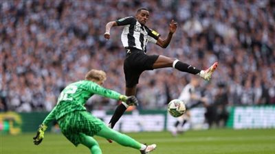 300 مليون دولار تكلفة التعاقد مع النجم السويدي إيساك