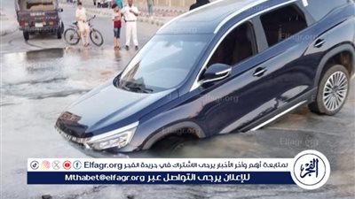 كسر في ماسورة مياه يتسبب بحدوث هبوط أرضي في إحدى طرق مدينة المنيا الجديدة