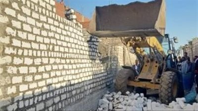 إزالة 9 حالات إنشاء وبناء على الأراضي الزراعية وأدوار مخالفة فى كفر الزيات