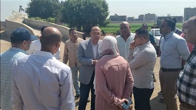 نائب محافظ يتفقد مشروع خط الصرف الصحي بمنطقتي المتربة والحفرية بمركز أوسيم