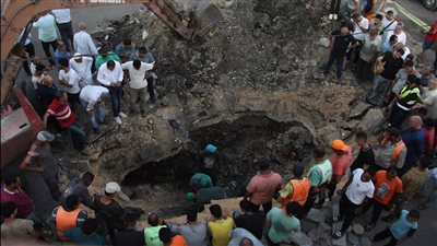 انقطاع لـ 30 ساعة للمياه والكهرباء..استياء كبير بين المواطنين والجيزة تقدم إعتذار والفنيين يسابقون الزمن لإصلاح الكابلات