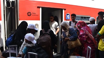 صور.. انطلاق ثاني قطارات عودة السودانيين إلى وطنهم