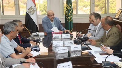 محافظ القليوبية يتابع أعمال تطوير طريقين بأبو زعبل وشبرا الخيمة
